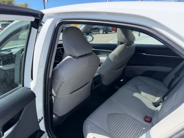 Used 2020 Toyota Camry SE w/ Sunroof Package FWD image 32