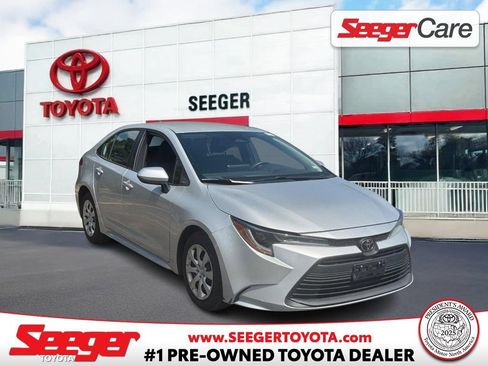 Used 2024 Toyota Corolla LE FWD image 1