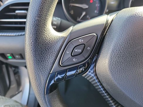 Used 2019 Toyota C-HR LE FWD image 5
