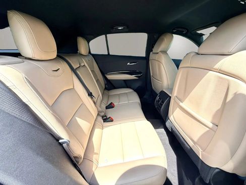 Used 2024 Cadillac XT4 Luxury w/ Cold Weather Package FWD image 12