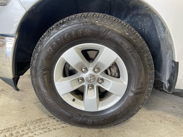 Used 2017 RAM 1500 Classic SLT RWD image 11