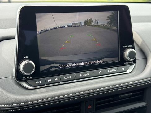 Used 2025 Nissan Rogue S AWD/4WD image 5