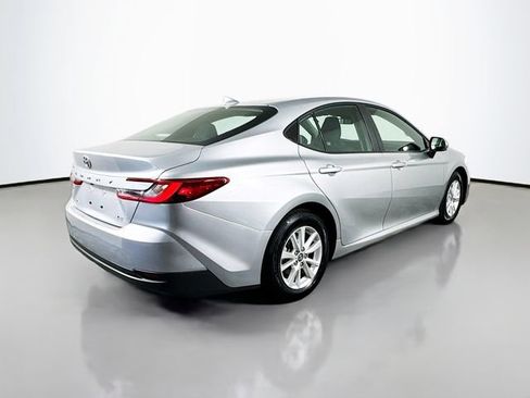 Used 2025 Toyota Camry LE FWD image 8