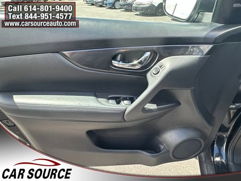Used 2018 Nissan Rogue SV AWD/4WD image 10
