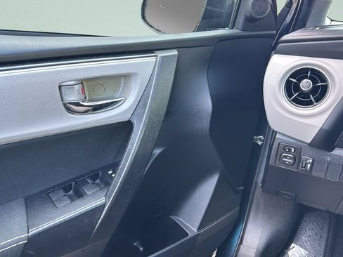 Used 2018 Toyota Corolla LE FWD image 15