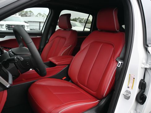 Used 2024 Jeep Wagoneer Launch Edition image 6