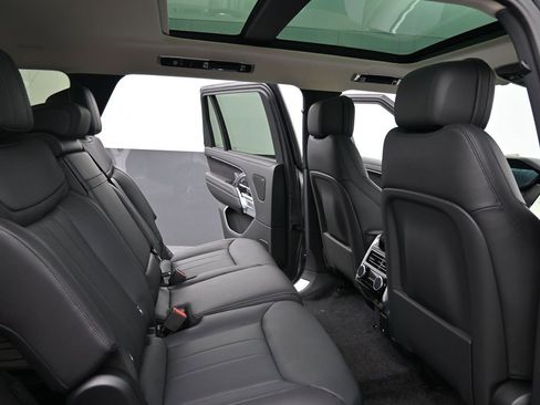 New 2025 Land Rover Range Rover Long Wheelbase SE image 15