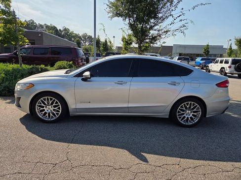Used 2019 Ford Fusion SE FWD image 3