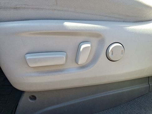 Used 2019 Toyota Sienna XLE w/ XLE Navigation Package FWD image 18