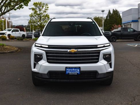 Used 2025 Chevrolet Traverse LT w/ Driver Confidence Package AWD/4WD image 7