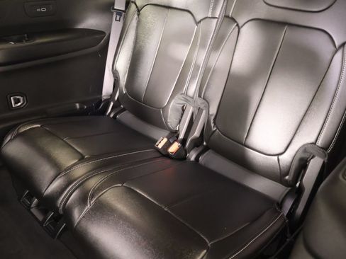 Used 2025 Jeep Grand Cherokee L Limited w/ Black Appearance Package AWD/4WD image 14