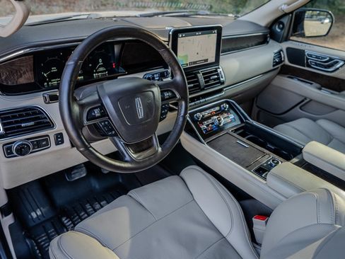 Used 2019 Lincoln Navigator L Reserve AWD/4WD image 14
