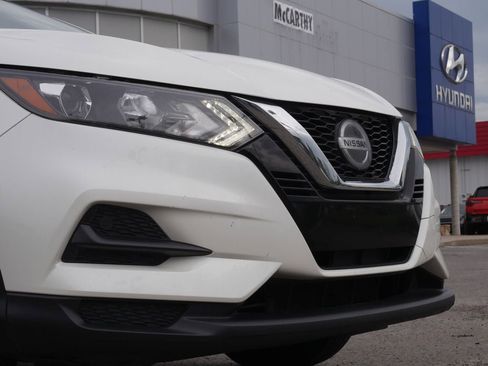 Used 2020 Nissan Rogue Sport SV FWD image 3