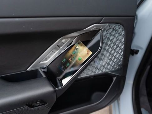 Used 2023 BMW 760i xDrive w/ Executive Package image 37