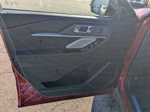 New 2026 Ford Explorer Platinum image 13