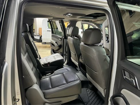 Used 2019 Chevrolet Suburban LT w/ LT Signature Package image 12