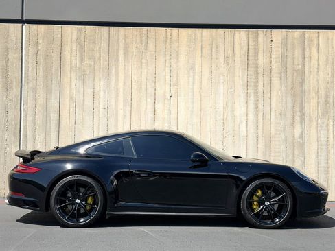 Used 2019 Porsche 911 Carrera 4 AWD/4WD image 17
