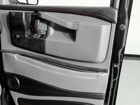 Used 2023 GMC Savana 2500 image 47