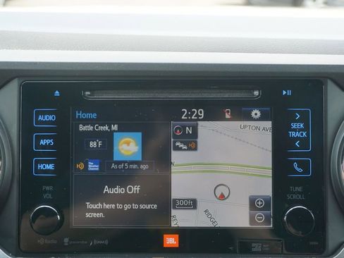 Used 2017 Toyota Tacoma TRD Off-Road AWD/4WD image 13