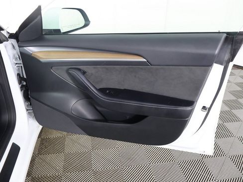 Used 2023 Tesla Model 3 Standard Range image 26