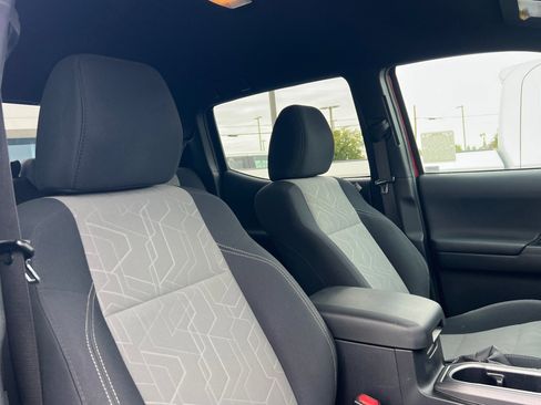 Used 2022 Toyota Tacoma TRD Off-Road image 16