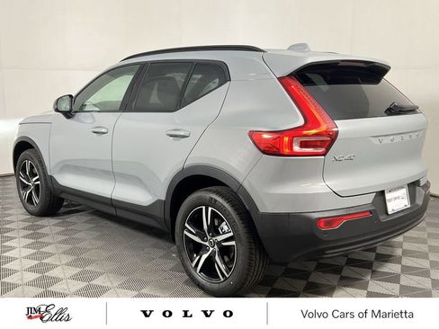 Certified 2026 Volvo XC40 B4 Core FWD image 6