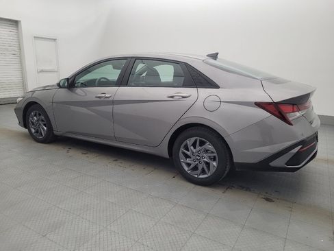 Used 2024 Hyundai Elantra SEL image 3