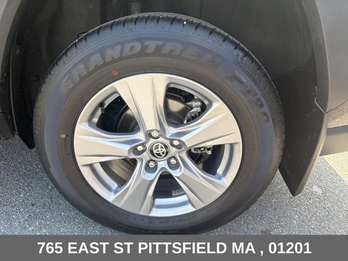 Used 2025 Toyota RAV4 XLE w/ Convenience Package AWD/4WD image 29