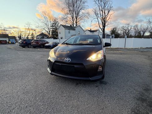 Used 2013 Toyota Prius C One image 2