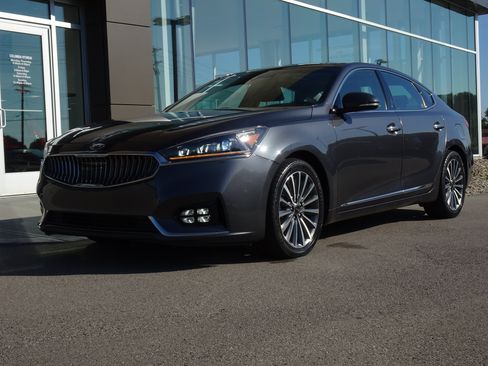 Used 2017 Kia Cadenza Technology FWD image 1