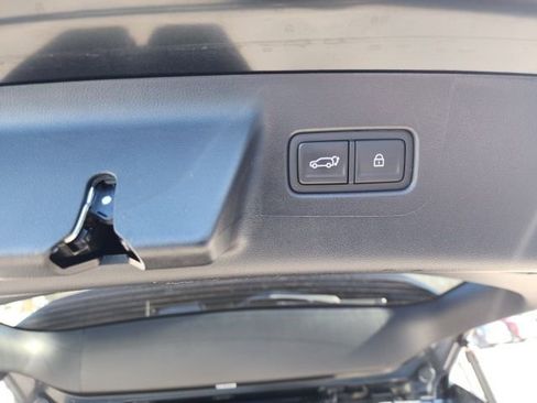 Used 2025 Hyundai Santa Fe SE image 14