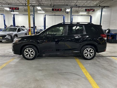 Used 2021 Subaru Forester Premium image 5