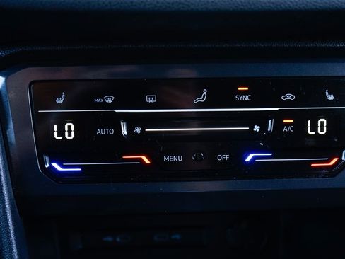 Used 2022 Volkswagen Tiguan SE R-Line image 33