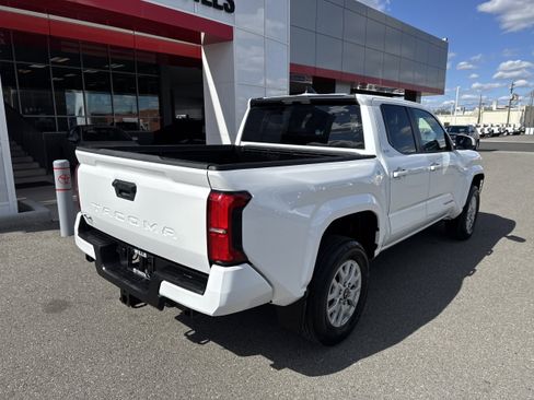 Used 2024 Toyota Tacoma SR5 AWD/4WD image 4