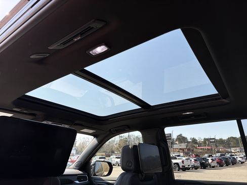 Used 2023 GMC Yukon Denali image 28
