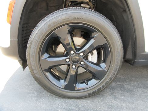 Used 2023 Jeep Grand Cherokee Altitude AWD/4WD image 49