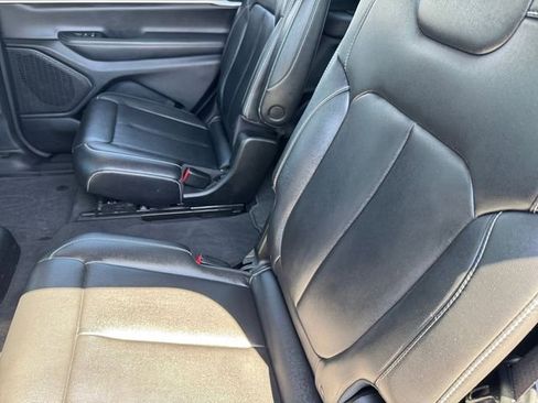 Used 2023 Jeep Grand Cherokee L Limited AWD/4WD image 16