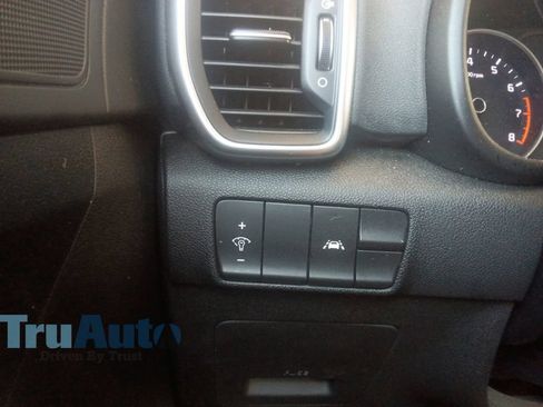 Used 2021 Kia Sportage LX FWD image 35