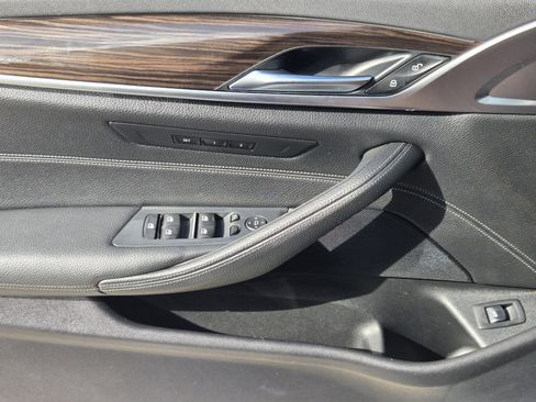Used 2020 BMW 530i w/ Convenience Package RWD image 16