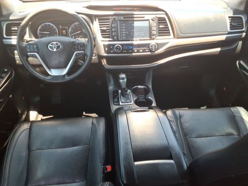 Used 2018 Toyota Highlander Limited FWD image 11