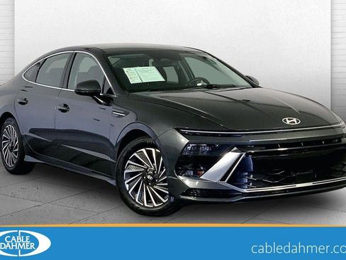 Used 2025 Hyundai Sonata SEL FWD image 1