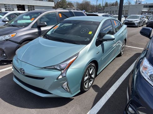 Certified 2017 Toyota Prius Four Touring w/ Carpet Mat Package image 2