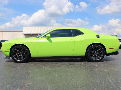 Used 2019 Dodge Challenger R/T w/ Blacktop Package RWD image 11