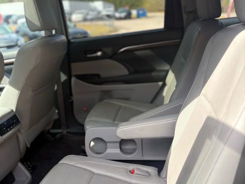 Used 2015 Toyota Highlander Limited Platinum image 36