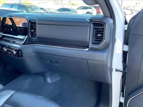 Used 2025 GMC Sierra 1500 SLT image 16