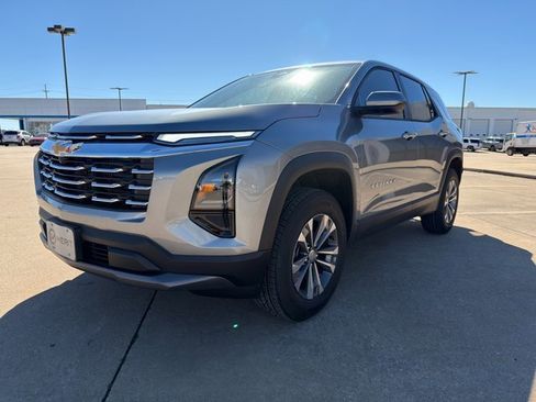 New 2026 Chevrolet Equinox LT image 8