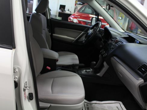 Used 2015 Subaru Forester 2.5i w/ Alloy Wheel Package image 21