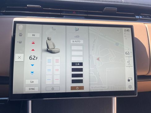 Certified 2024 Land Rover Range Rover SE image 18