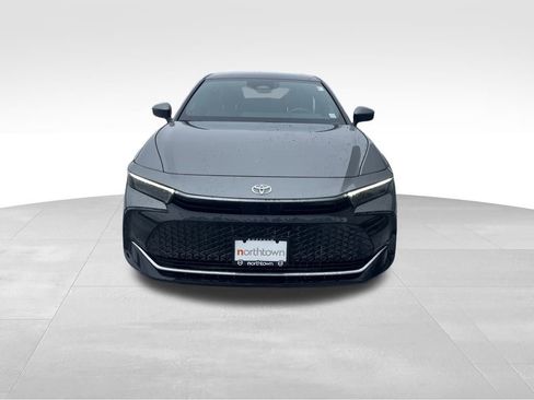 Used 2025 Toyota Crown Platinum image 11