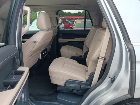 Used 2024 Ford Expedition Limited AWD/4WD image 14